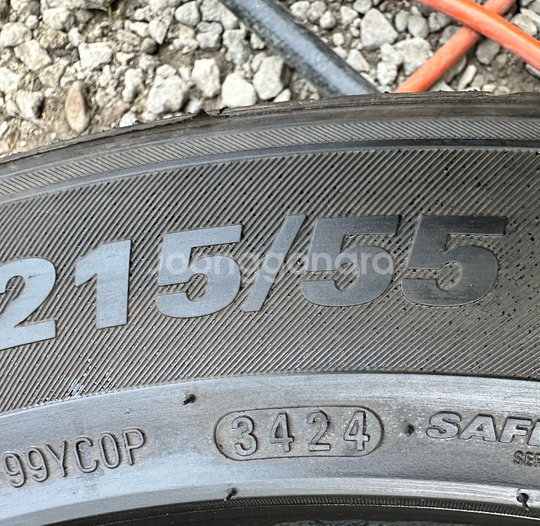 215 55 17중고타이어2개2155517--4