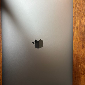 2018 맥북 프로 15인치 32gb 1tb 판매합니다