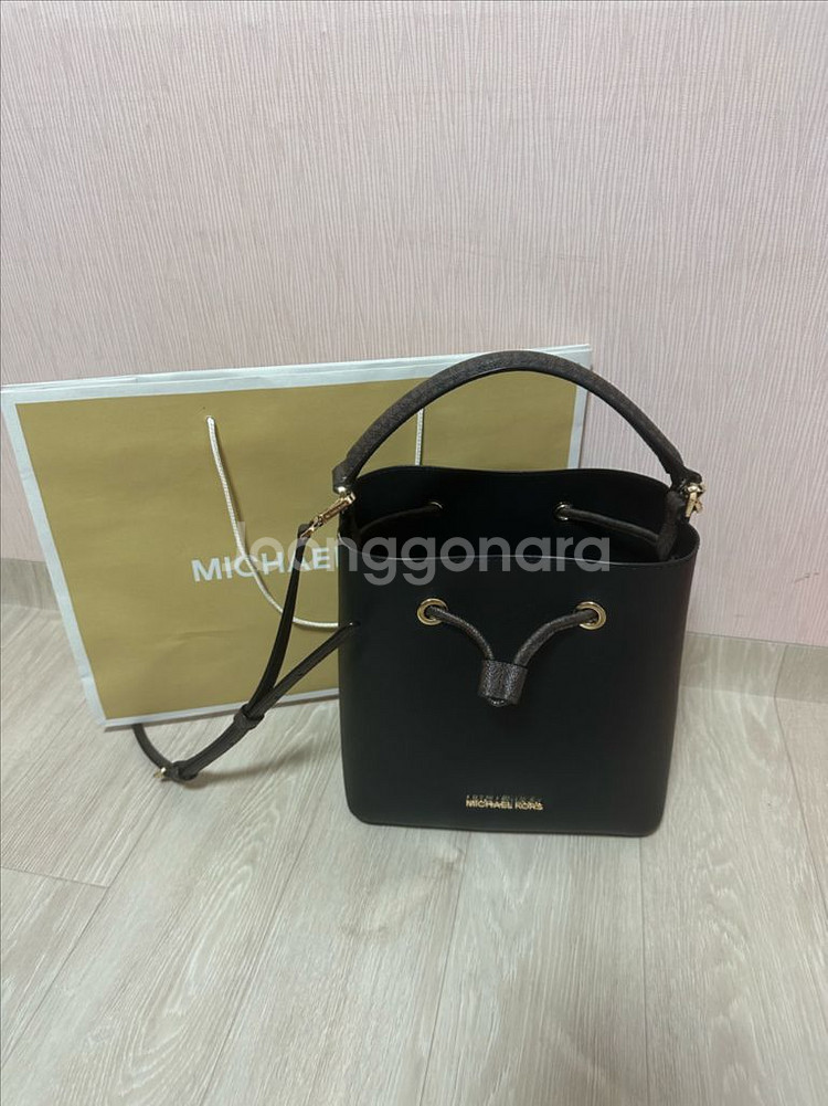 마이클코어스 블랙 버킷백 정품 쿨거래시 택비무료!--0