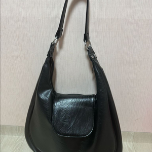 에이블리에서 산 숄더백 아이패드 수납가능