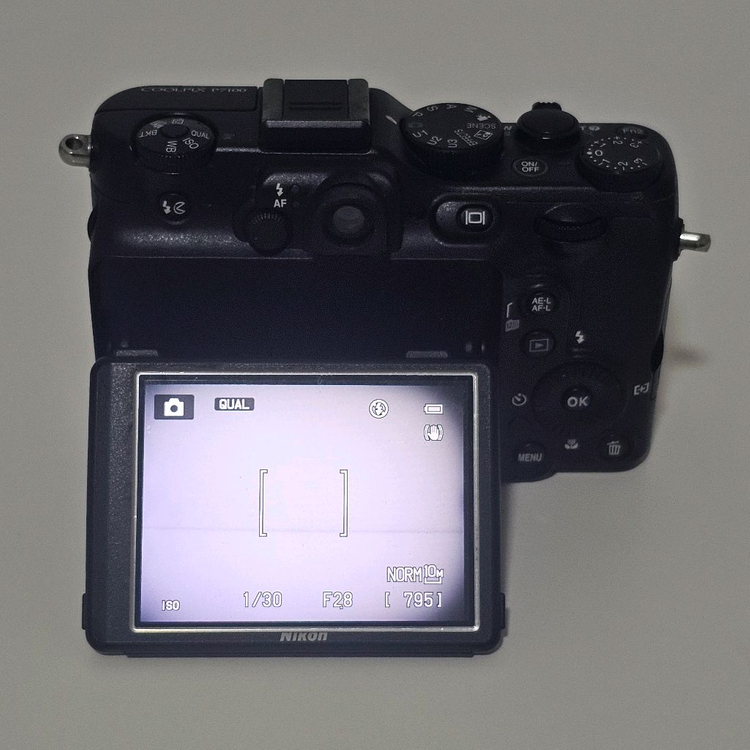 니콘 쿨픽스 p7100 카메라 이미지