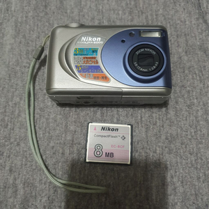 니콘 쿨픽스 2000 디카