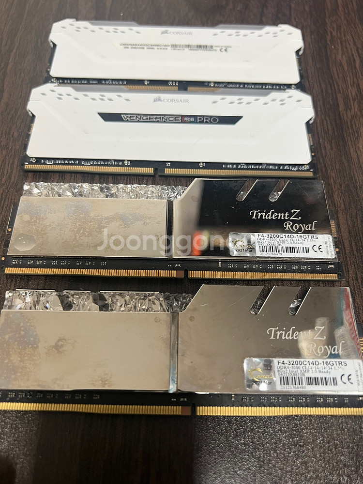 지스킬 로얄, 커세어 벤전스프로 DDR4--1