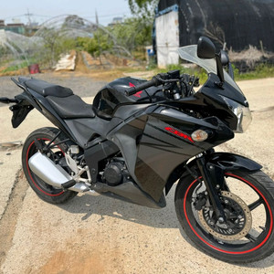 혼다 cbr125 16년형 짧은키로수 판매합니다