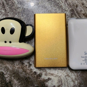 보조배터리 3개(8000, 5000, 4000 mAh)