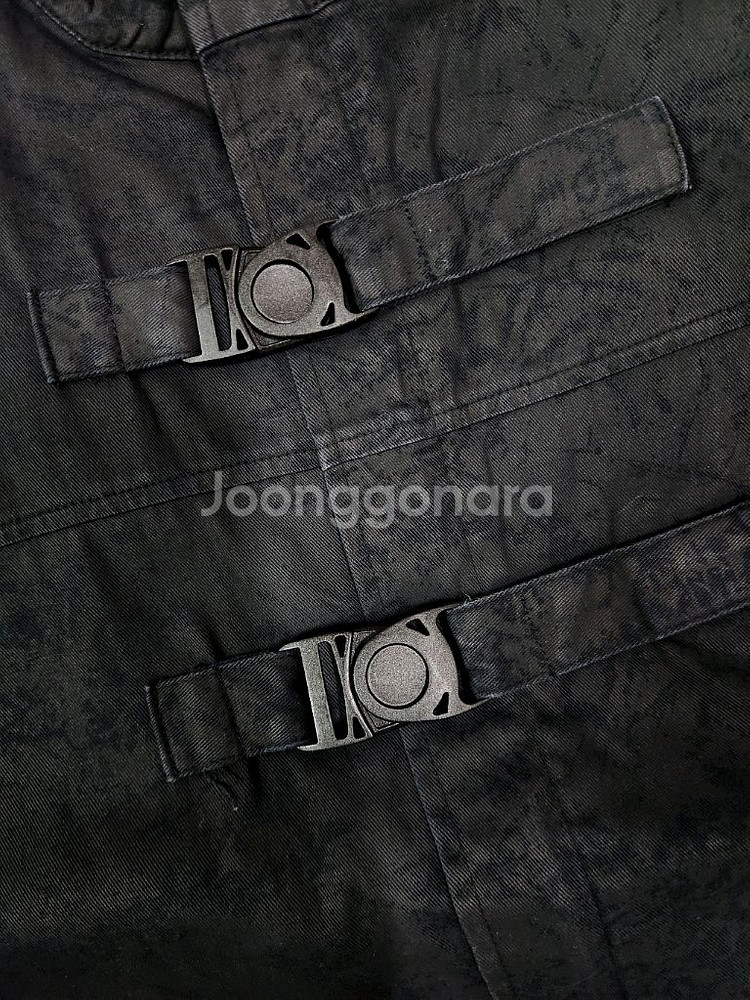 버닝 쇼 왁스 디테일 하이넥 짚업 재킷--3