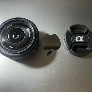 소니 20mm f2.8 팬케이크렌즈