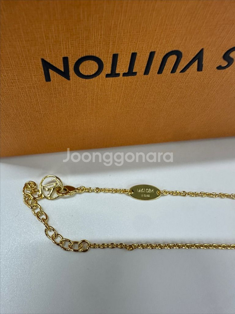 루이비통 에센셜 금장팔찌--3