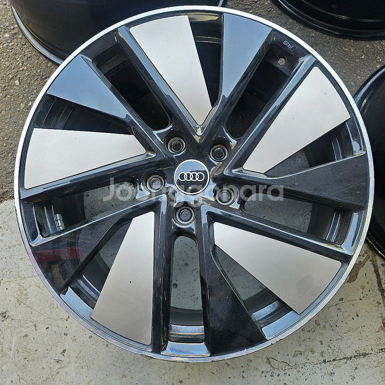Audi 아우디 E-tron GT 휠 판매합니다!@@빠--0