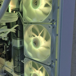 Antec C8 기본 쿨링팬 팝니다