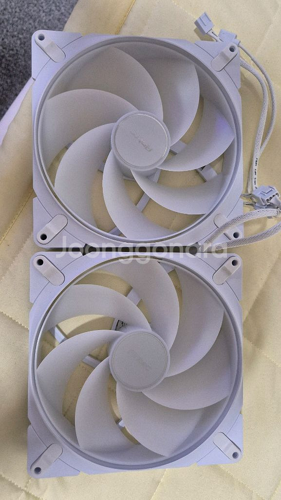 Antec C8 기본 쿨링팬 팝니다--3