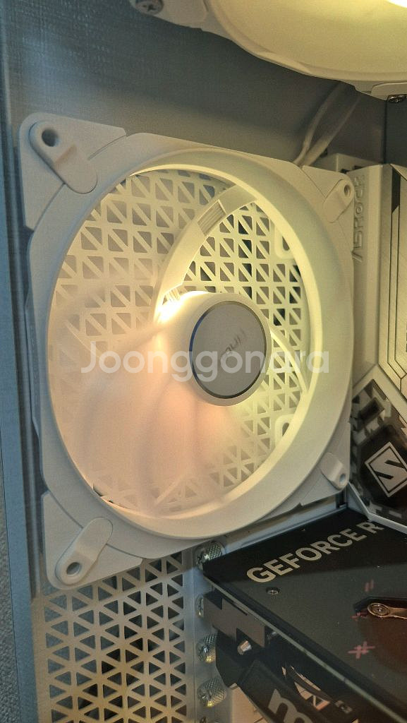 Antec C8 기본 쿨링팬 팝니다--1