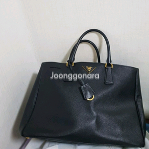 프라다 사피아노토트 인기제품 상태깨끗하고 예뻐요