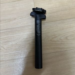 우노 카본 싯포스트 uno 카본 싯포스트