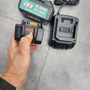 마끼다 호환 배터리 2개와 충전기 1개 세트 새상품입니