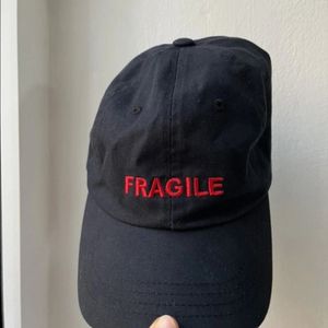 fragile 모자