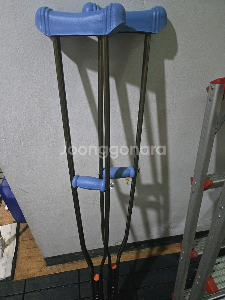 목발 무료나눔 합니다--0