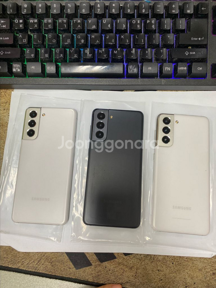 갤럭시S21 블랙 화이트 외관깨끗 256G 무잔상 +멍--0