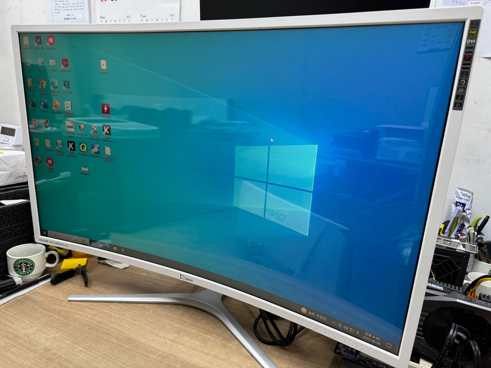 경성글로벌 32인치 CURVED 화이트 144HZ모니터 이미지