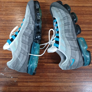나이키 에어맧ㄷ95 더콰이즈 베이퍼맥스 300