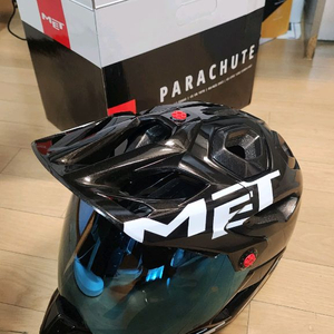 MET 뉴 패러슈트 HES 풀페이스