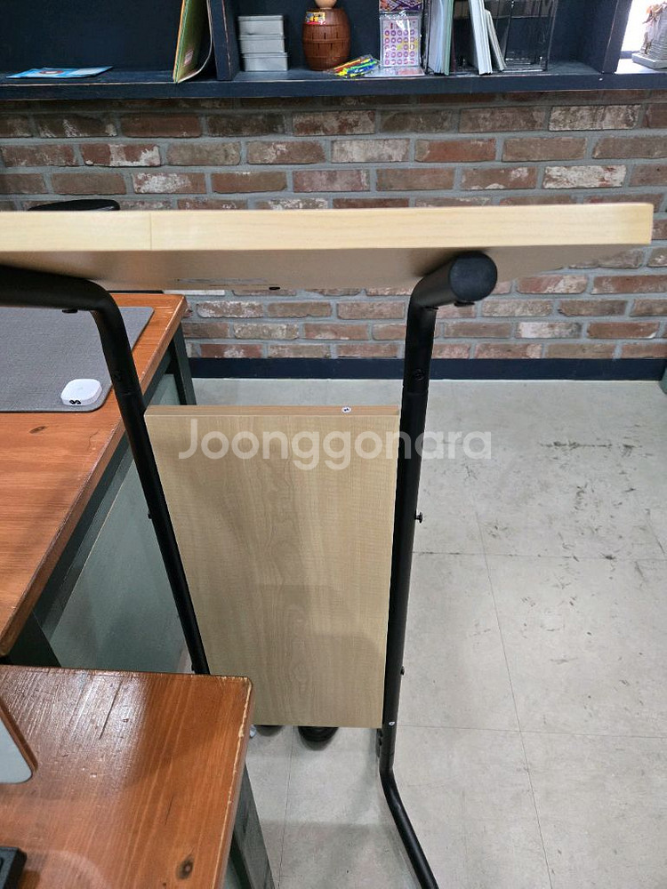 강의용 교탁, 학생용 책상 판매합니다.--1