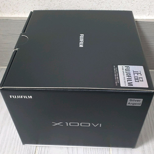 후지필름 X100VI 실버 팝니다.