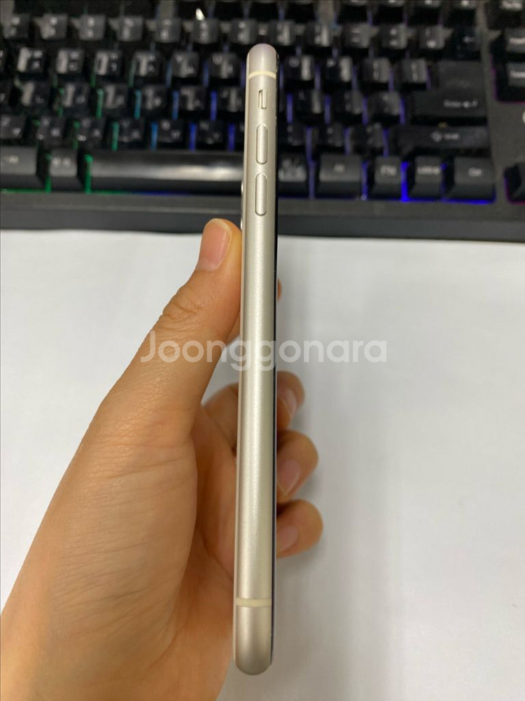 아이폰11 화이트 외관깔끔 128GB 배터리100%--4
