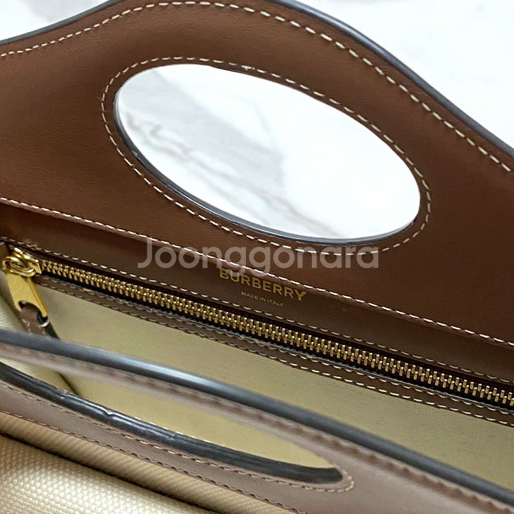 버버리 투톤 캔버스 레더 포켓 백 가방 몰트 브라운--4