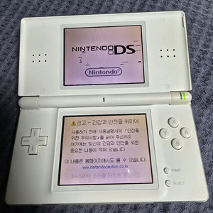 닌텐도 ds lite + USB충전선 + 게임칩 2개