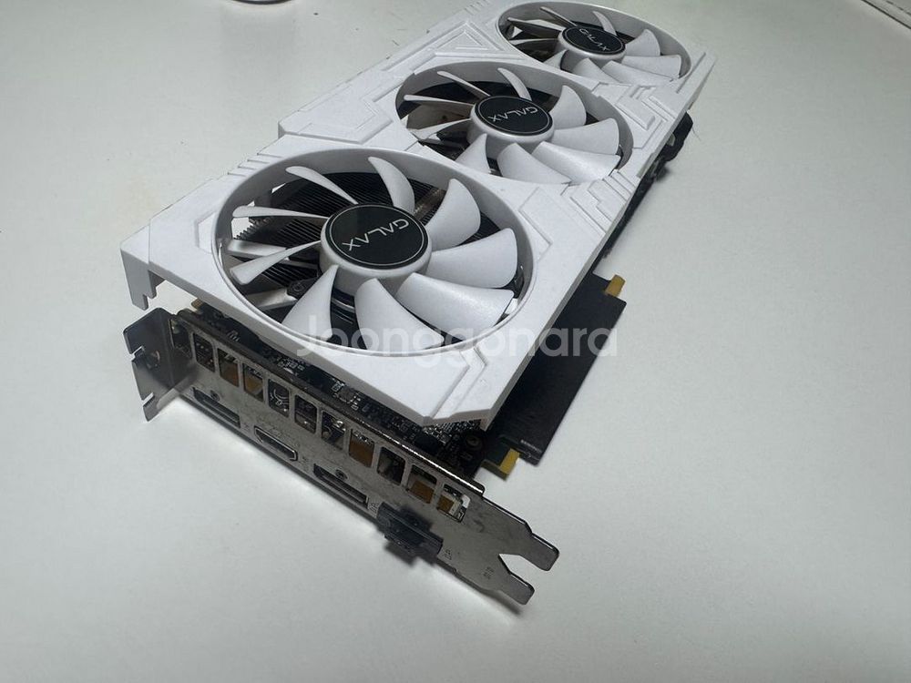 RTX2070 Super 화이트 3팬 팔아요--1