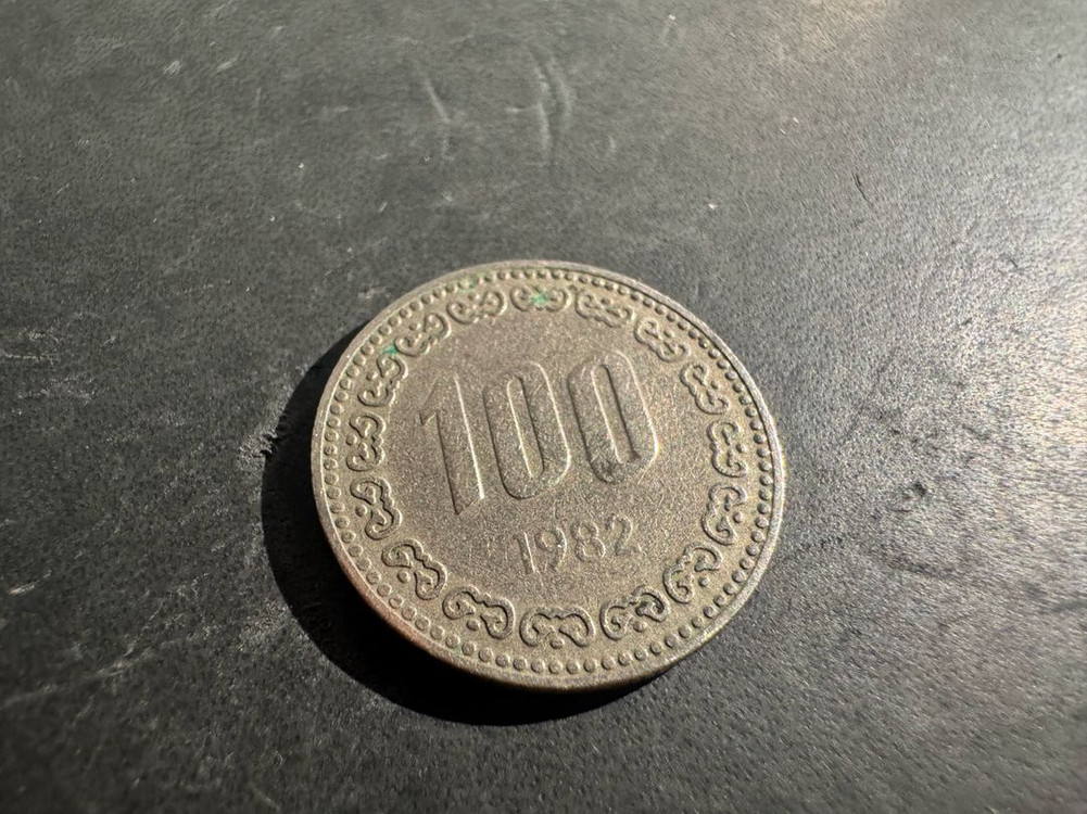 희귀동전100원 1982년--0