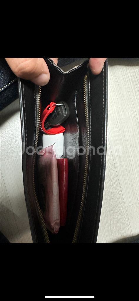 루이비통 에피 클러치백--5