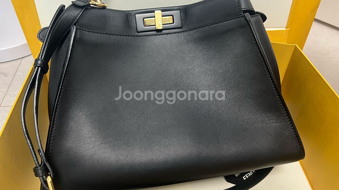 펜디 피카부 8BN290-3ZN--3