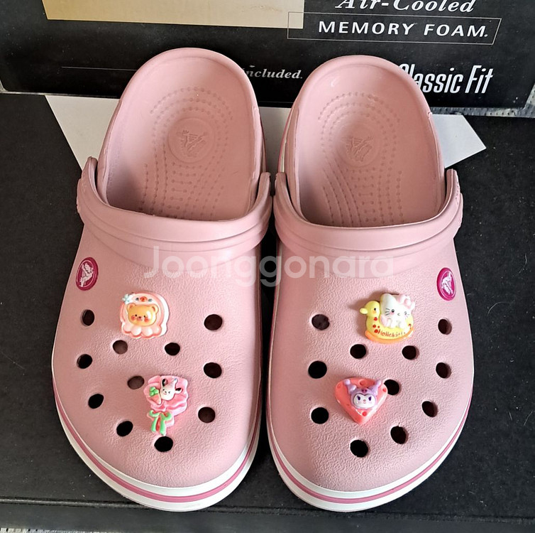 크록스정품220 지비츠포함.m4w6인데 좀작게나옴--0