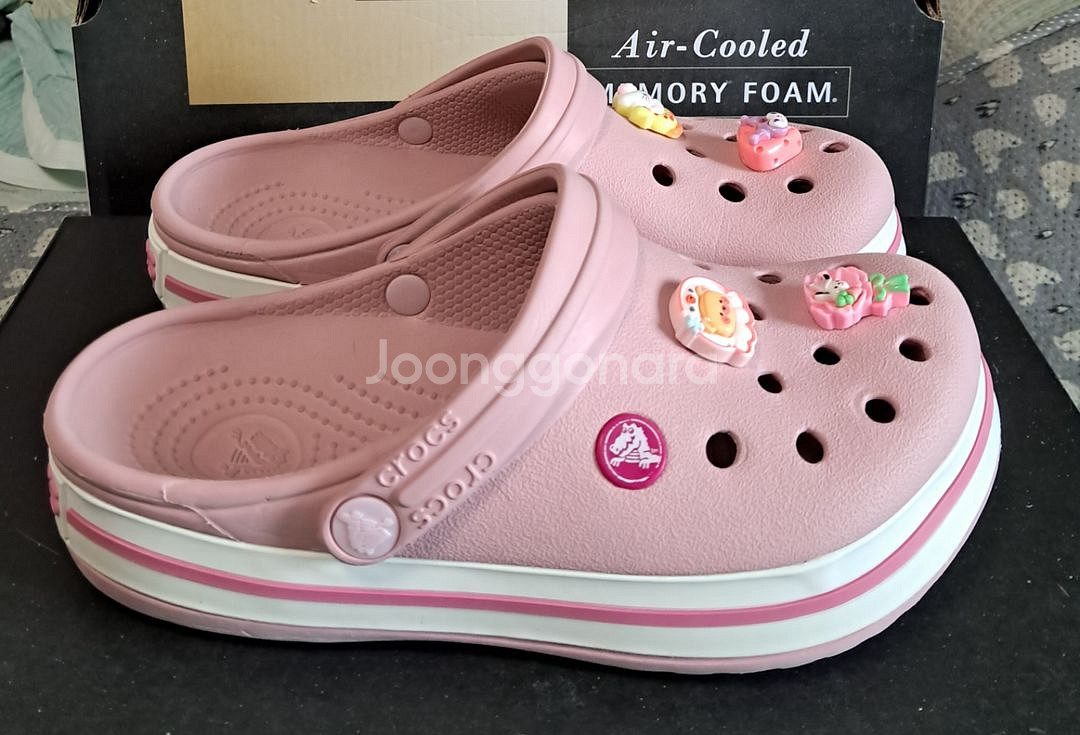 크록스정품220 지비츠포함.m4w6인데 좀작게나옴--2