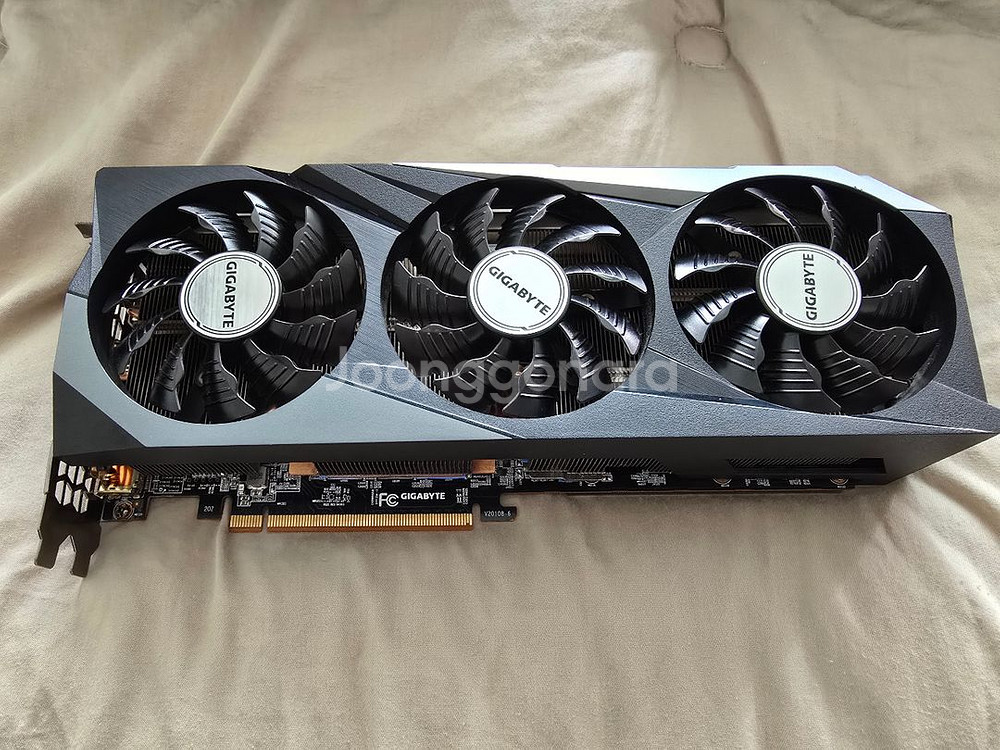 기가바이트 rx6800xt 16gb 팝니다.--0