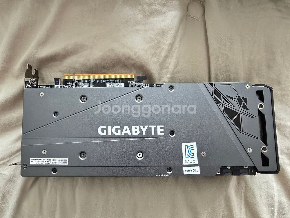 기가바이트 rx6800xt 16gb 팝니다.--1