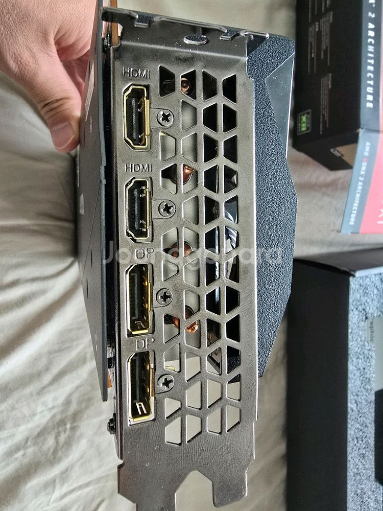 기가바이트 rx6800xt 16gb 팝니다.--2