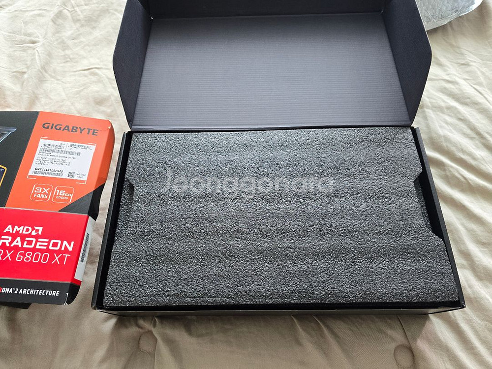 기가바이트 rx6800xt 16gb 팝니다.--4