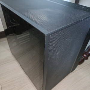 리안리 o11 air mini 미니타워케이스 팝니다.