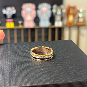 18k 부쉐론 콰트로 반지 블랙 에디션