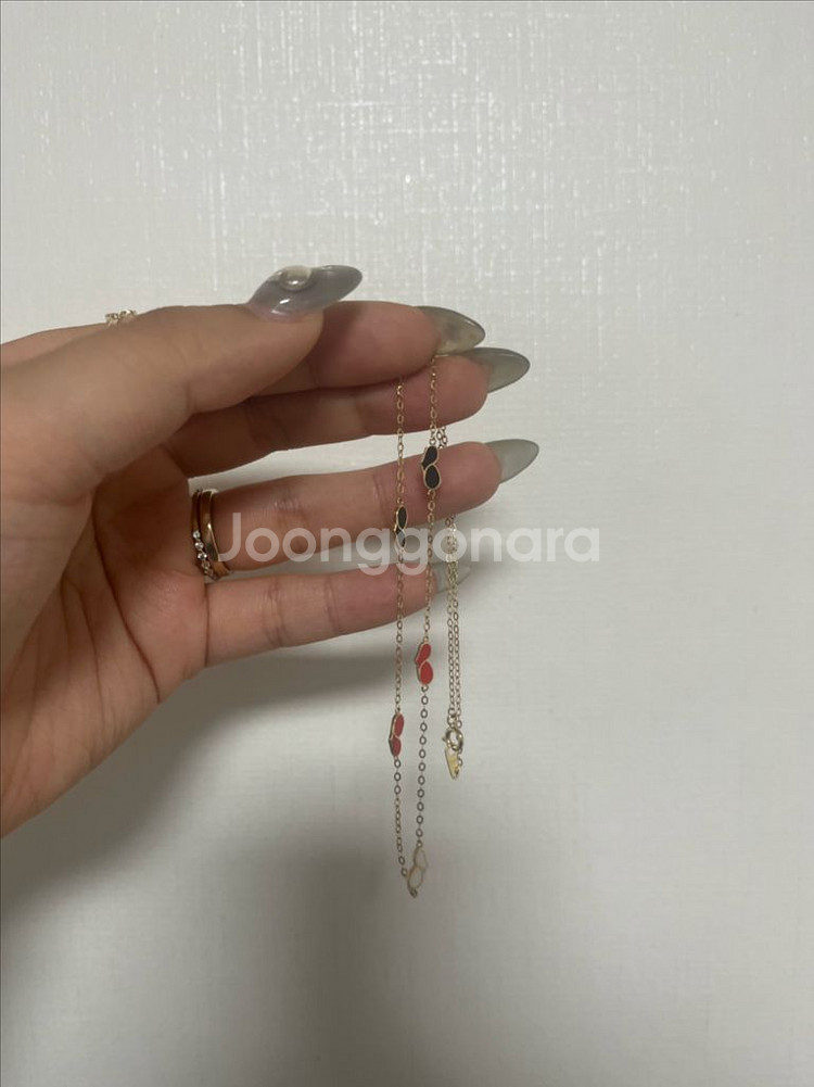 발걸음 문양이 포인트인 14k 금 목걸이를 저렴하게판매--0