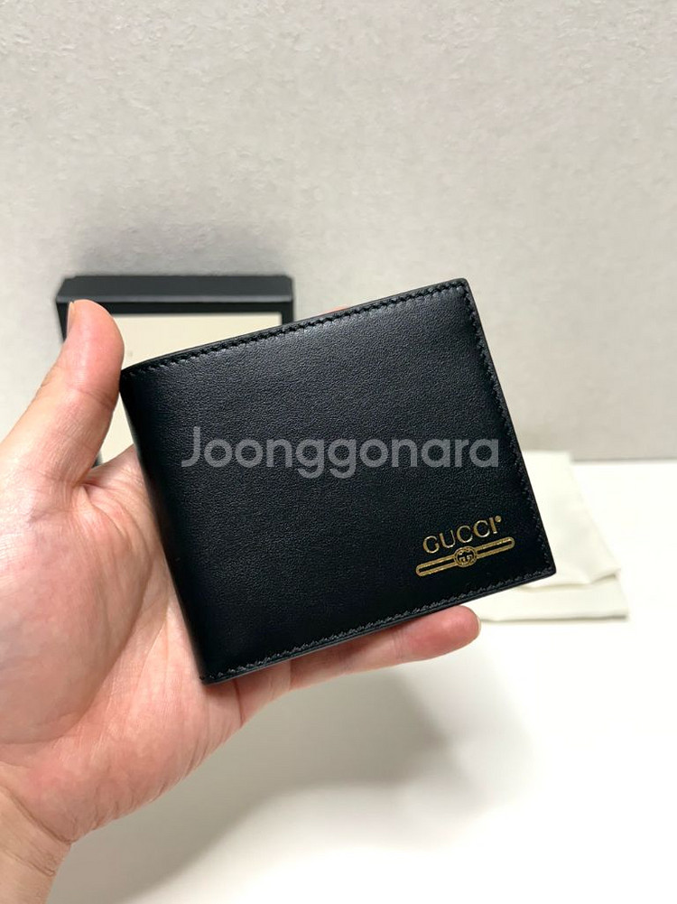 (새상품)구찌 골드 메탈릭 로고 반지갑--2