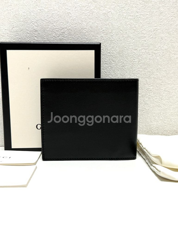 (새상품)구찌 골드 메탈릭 로고 반지갑--1
