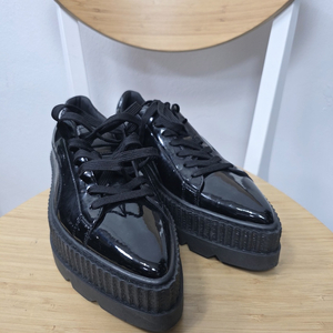 [PUMA] 공용 X 리한나 포인티 크리퍼 블랙 270