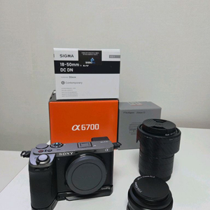 소니 a6700 , 시그마 18-50 둘다 보증 남음