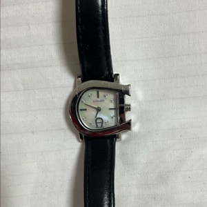 AIGNER 아이그너 여성 가죽 시계 A31000