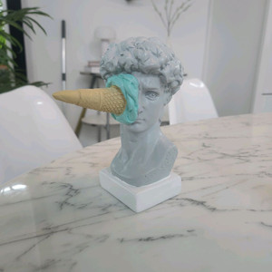 다비드 조각상 아이스크림 조형물