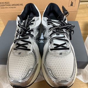뉴발란스 860v2 옵틱화이트 255사이즈